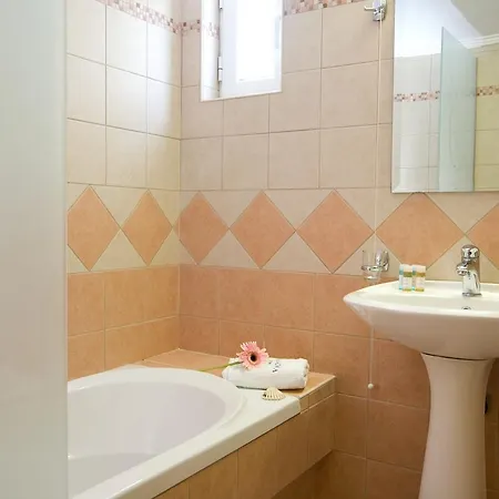 Adriatica Hotel apartamentowy 2*